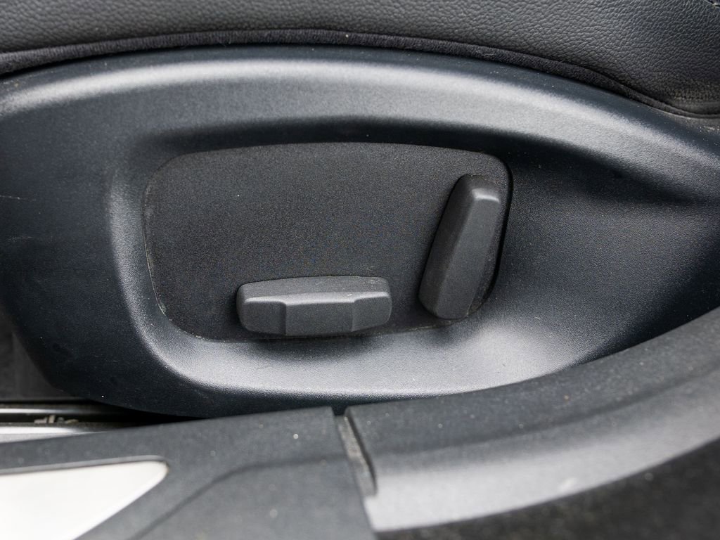 Used 2017 Jaguar XF Premium image 24