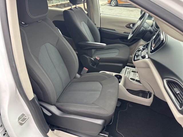 Certified 2023 Chrysler Voyager LX image 13