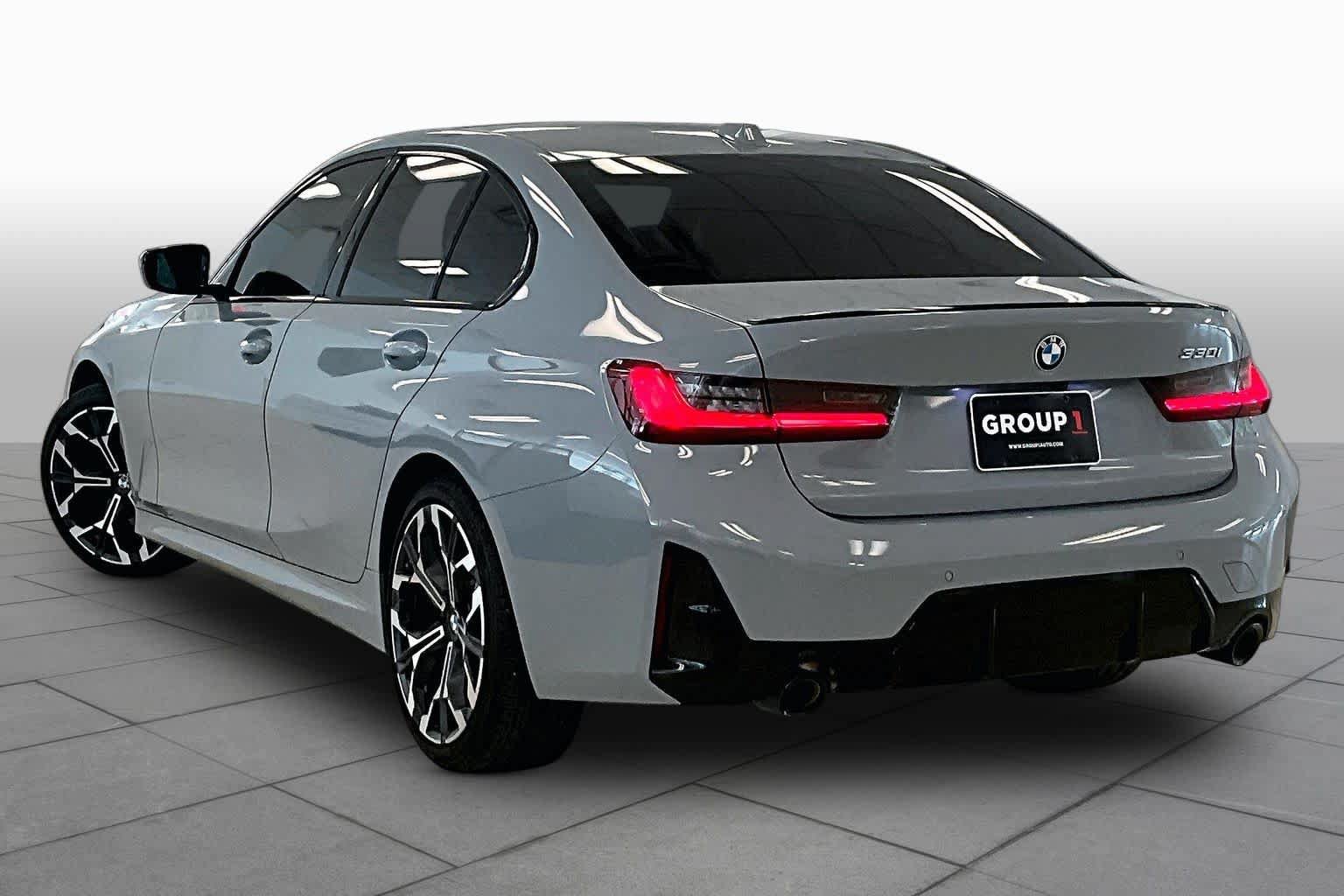 Used 2025 BMW 330i Sedan w/ M Sport Package RWD image 10