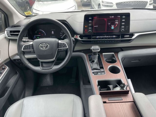 Certified 2024 Toyota Sienna XLE FWD image 15