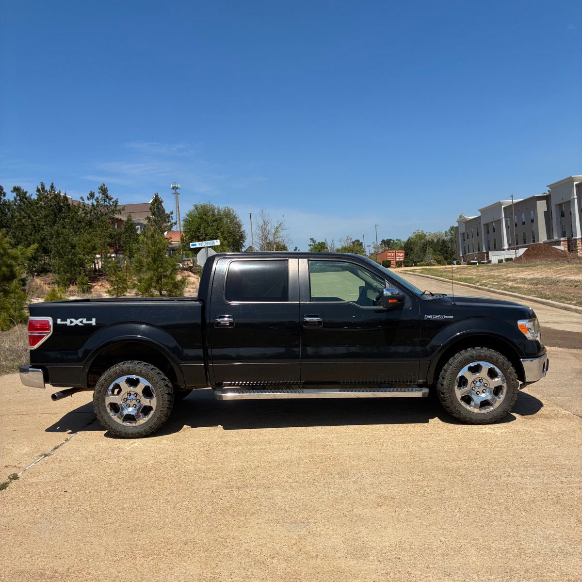 Used 2010 Ford F150 Lariat image 4