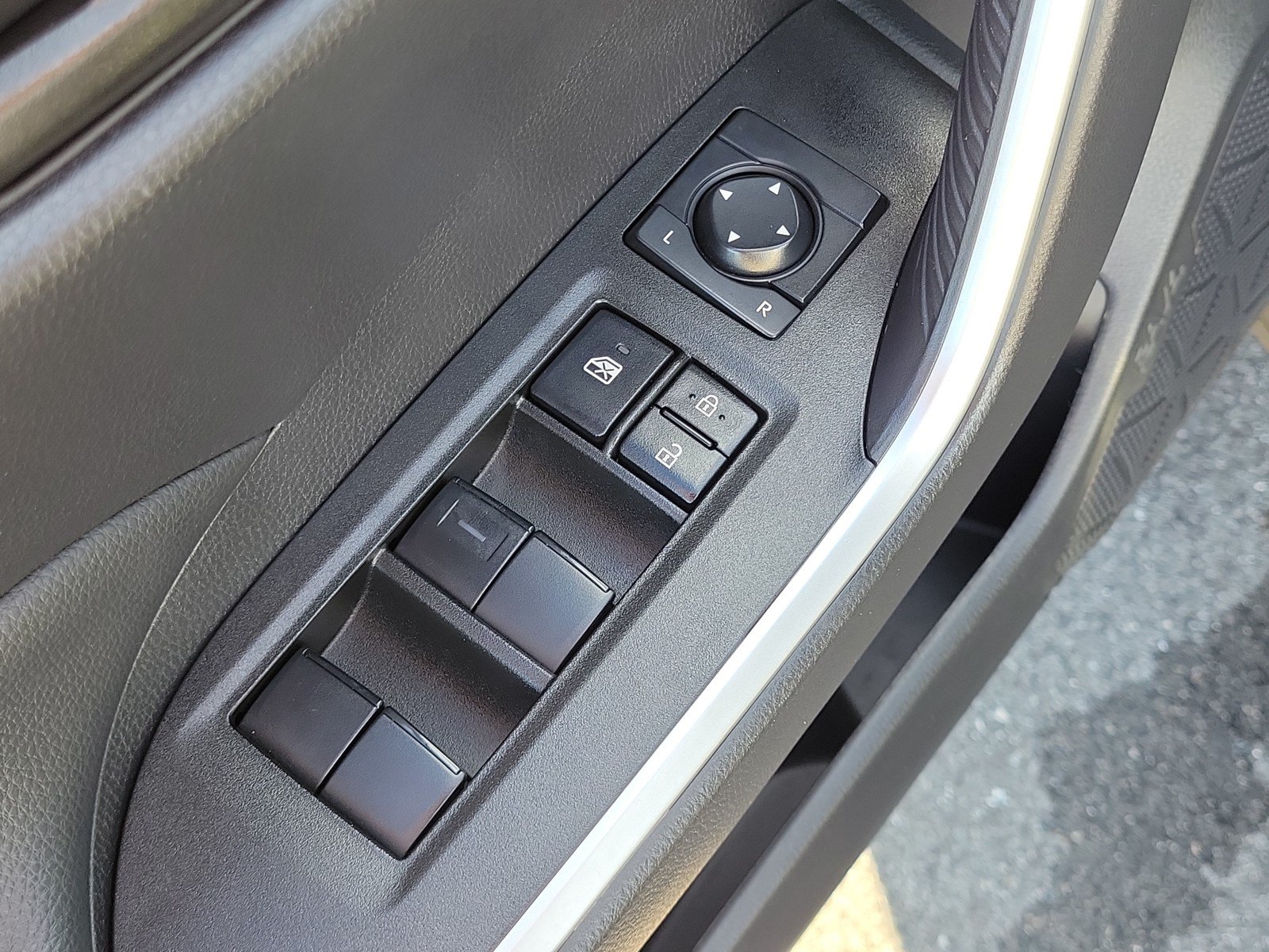 Used 2025 Toyota RAV4 LE FWD image 14
