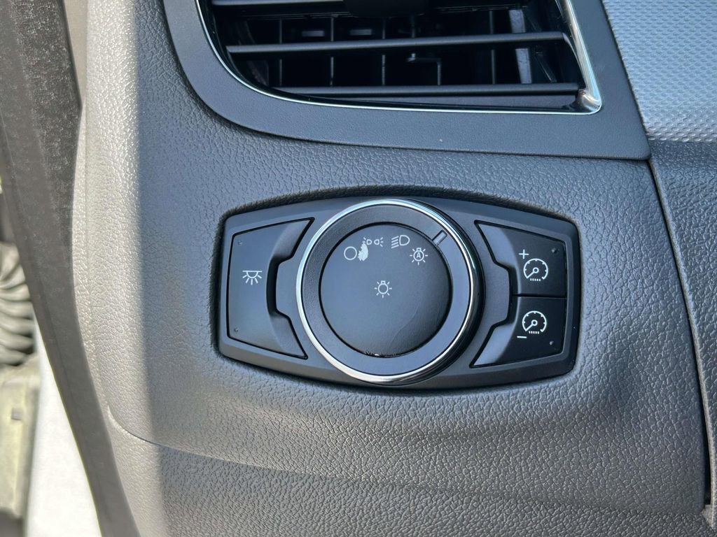 Used 2013 Ford Edge SEL FWD image 19