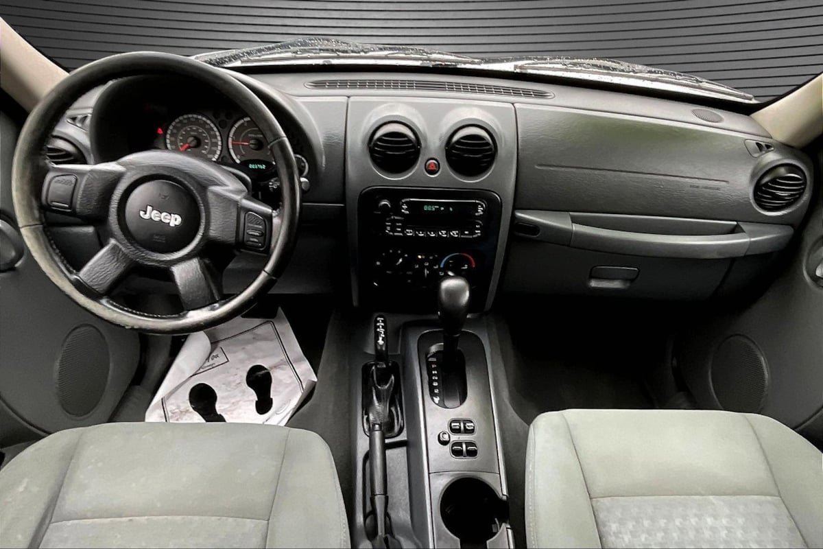 Used 2005 Jeep Liberty Sport AWD/4WD image 7