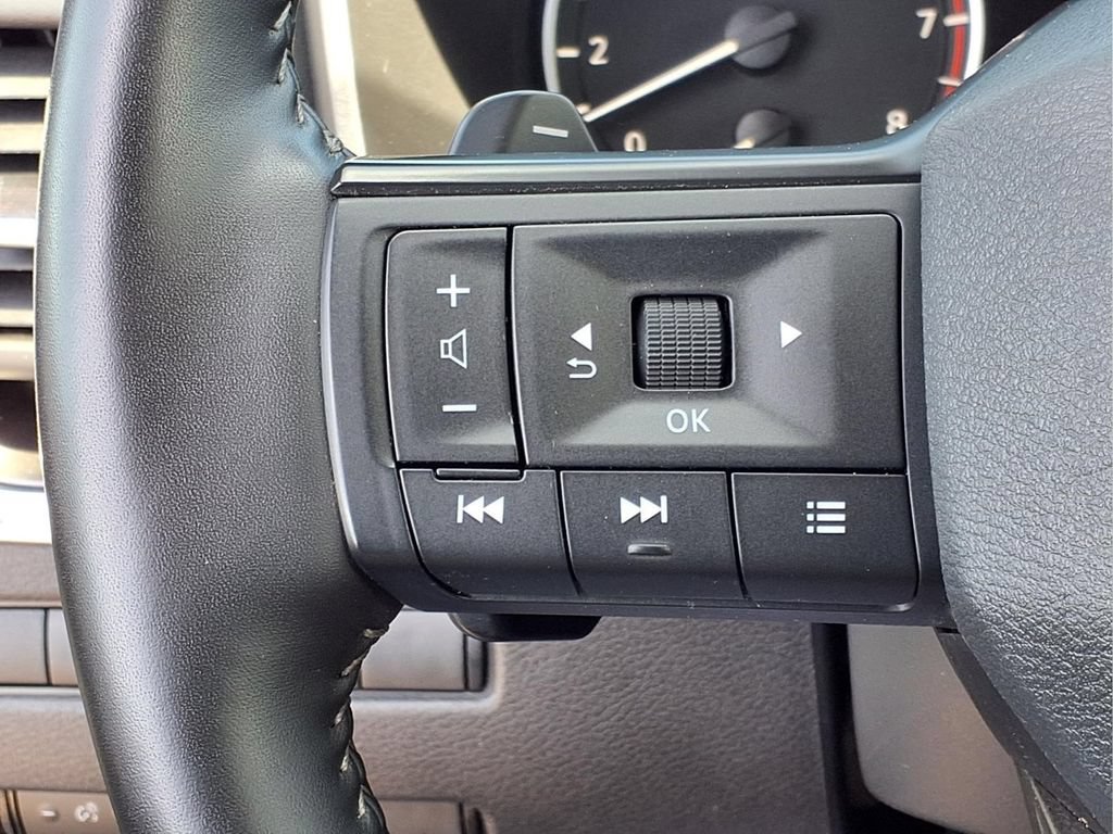 Used 2025 Nissan Rogue SV FWD image 16