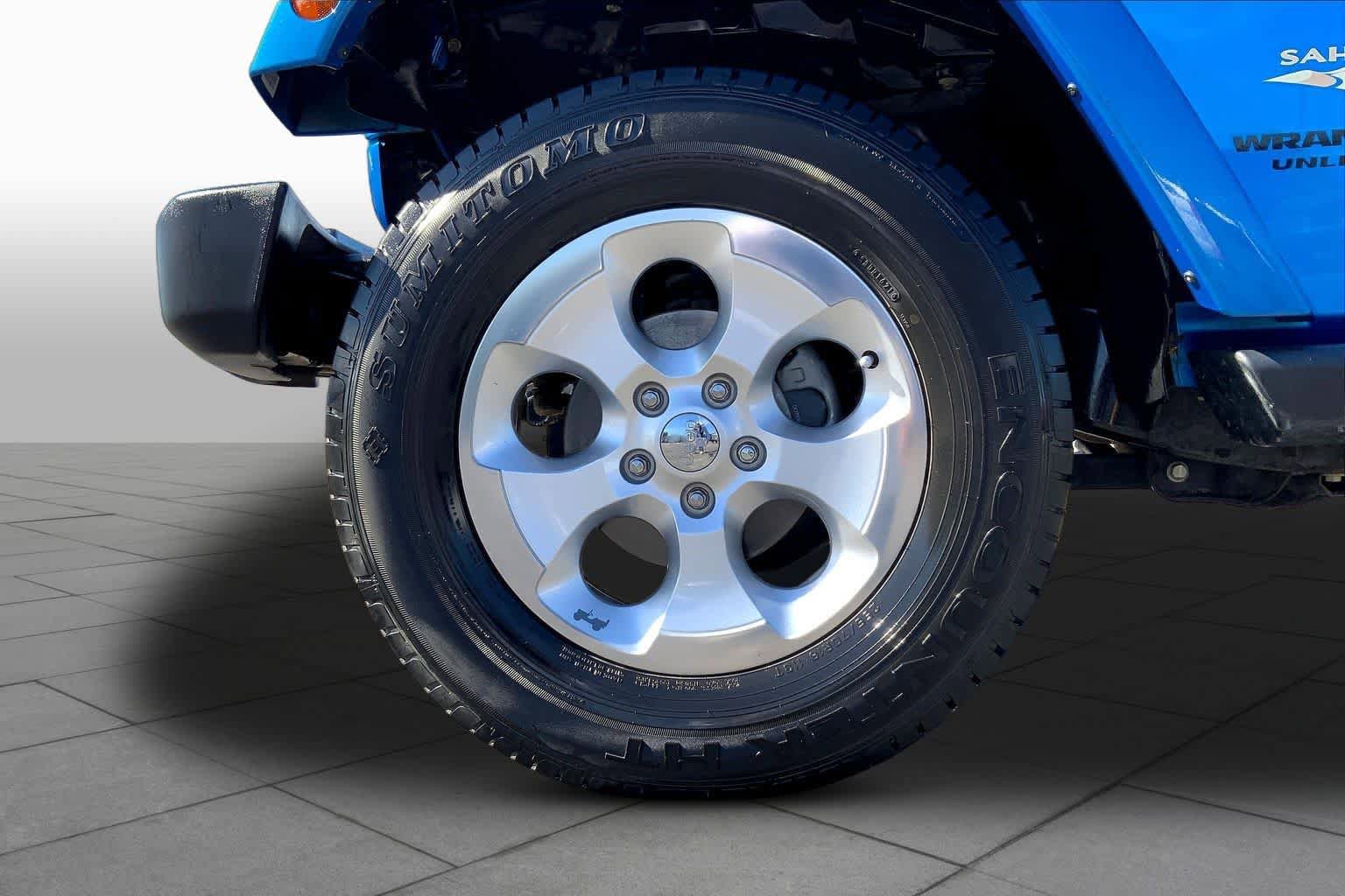 Used 2015 Jeep Wrangler Unlimited Sahara w/ Connectivity Group image 11