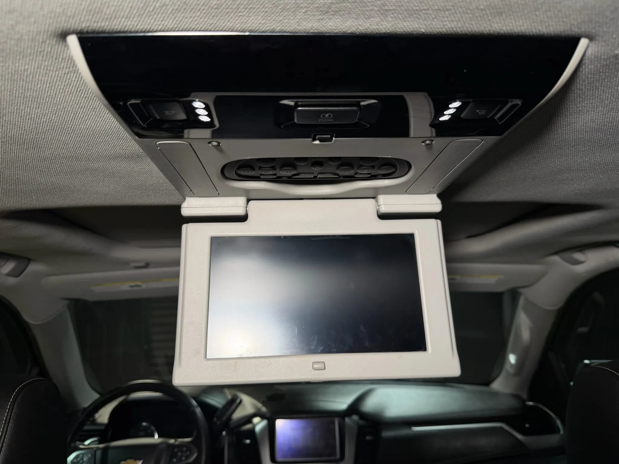 Used 2016 Chevrolet Suburban LTZ RWD image 9