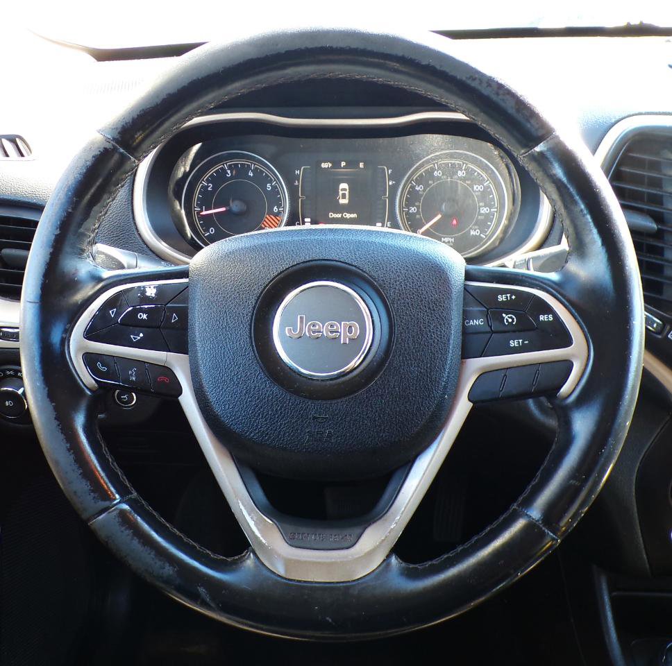 Used 2014 Jeep Cherokee Latitude w/ Comfort/Convenience Group image 16