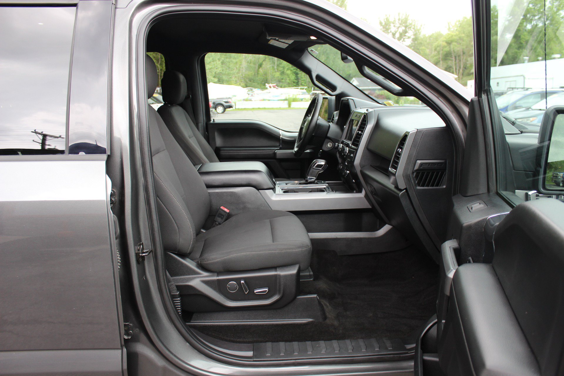 Used 2018 Ford F150 XLT w/ Equipment Group 302A Luxury AWD/4WD image 35