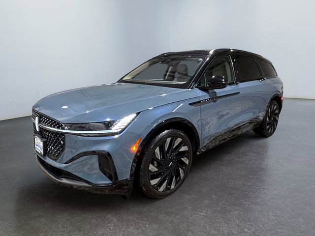 Used 2025 Lincoln Nautilus Reserve w/ Jet Appearance Package image 1