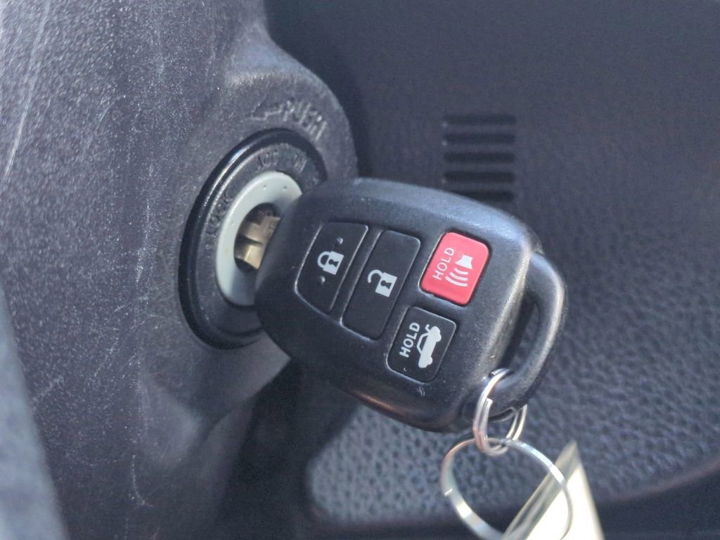 Used 2018 Toyota Corolla LE FWD image 34