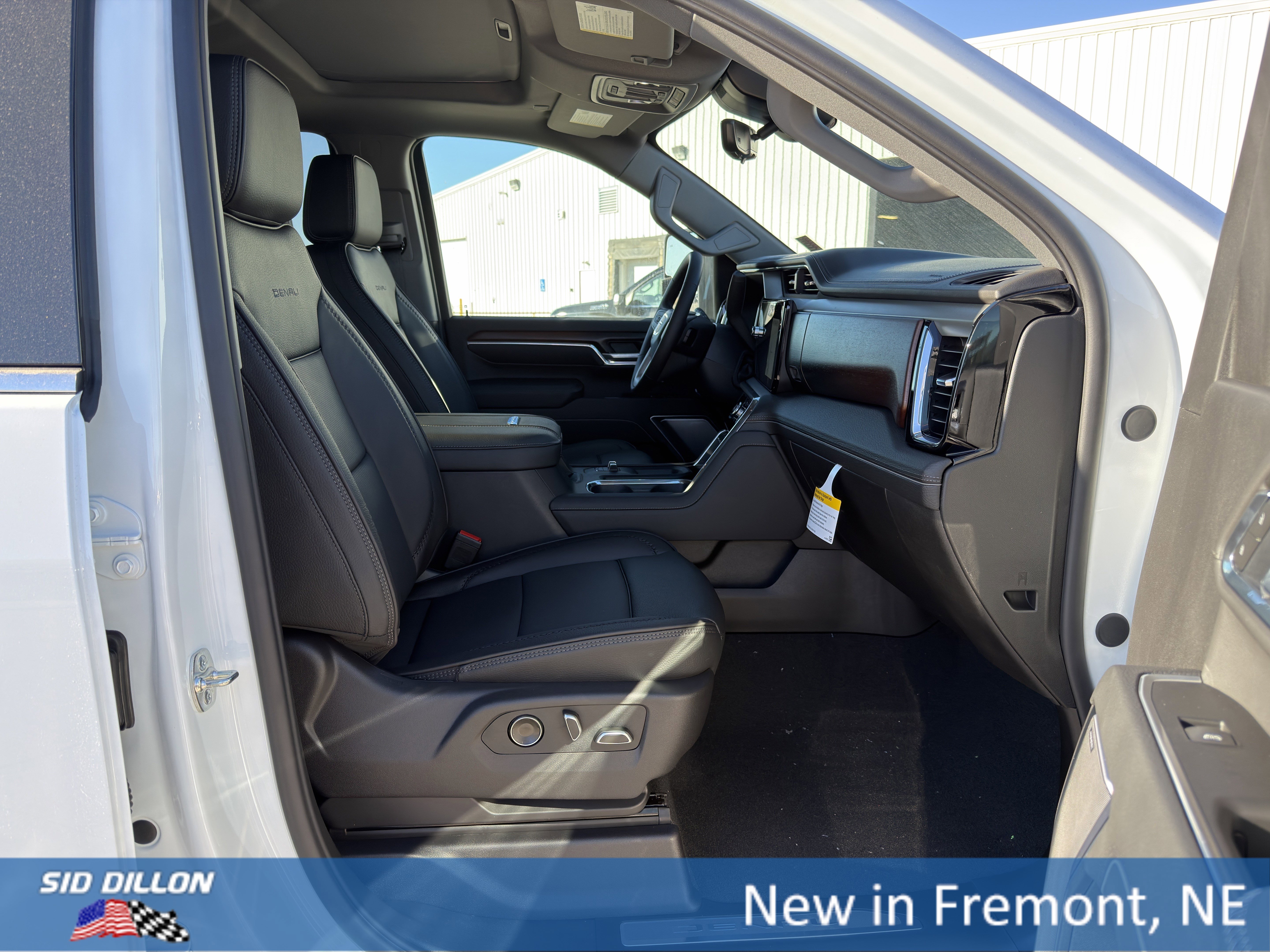 New 2026 GMC Sierra 3500 Denali w/ Denali Reserve Package image 18