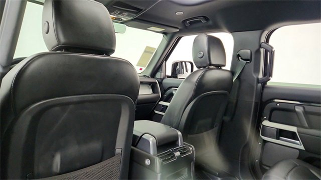 Used 2024 Land Rover Defender 110 S image 29