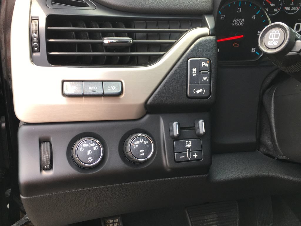 Used 2020 GMC Yukon XL Denali AWD/4WD image 19