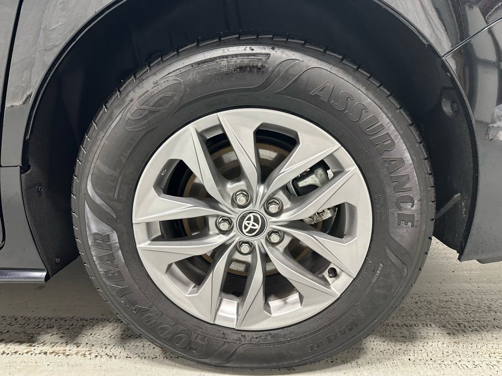 Used 2025 Toyota Sienna XLE image 69