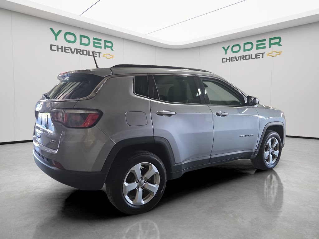 Used 2018 Jeep Compass Latitude w/ Cold Weather Group AWD/4WD image 6