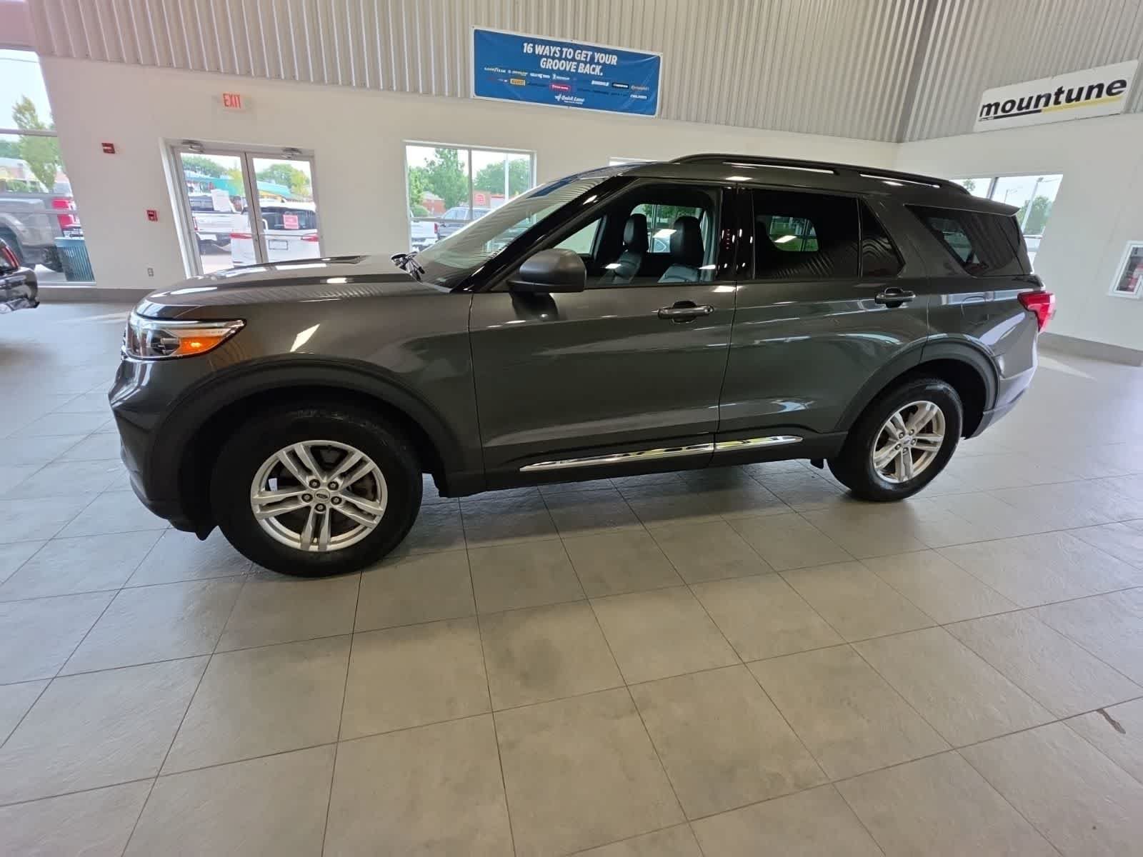 Used 2020 Ford Explorer XLT w/ Equipment Group 202A AWD/4WD image 17