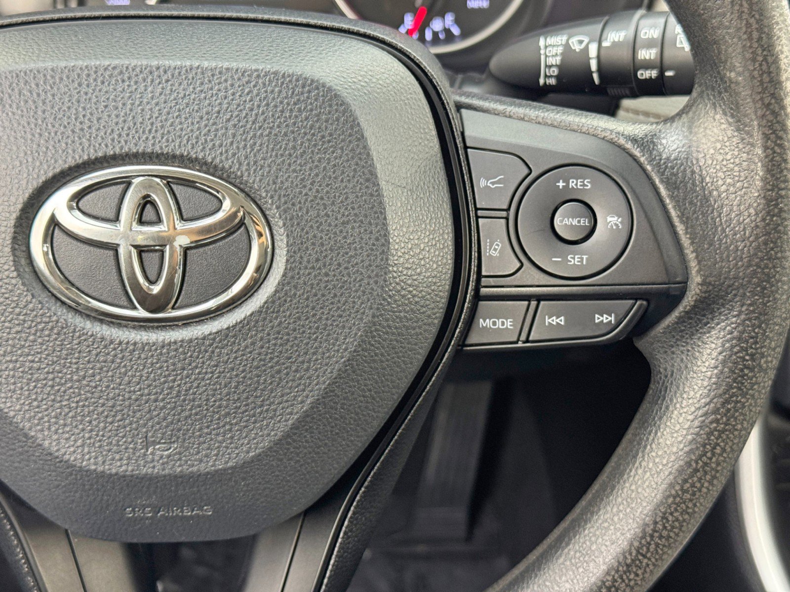 Used 2022 Toyota RAV4 XLE image 19