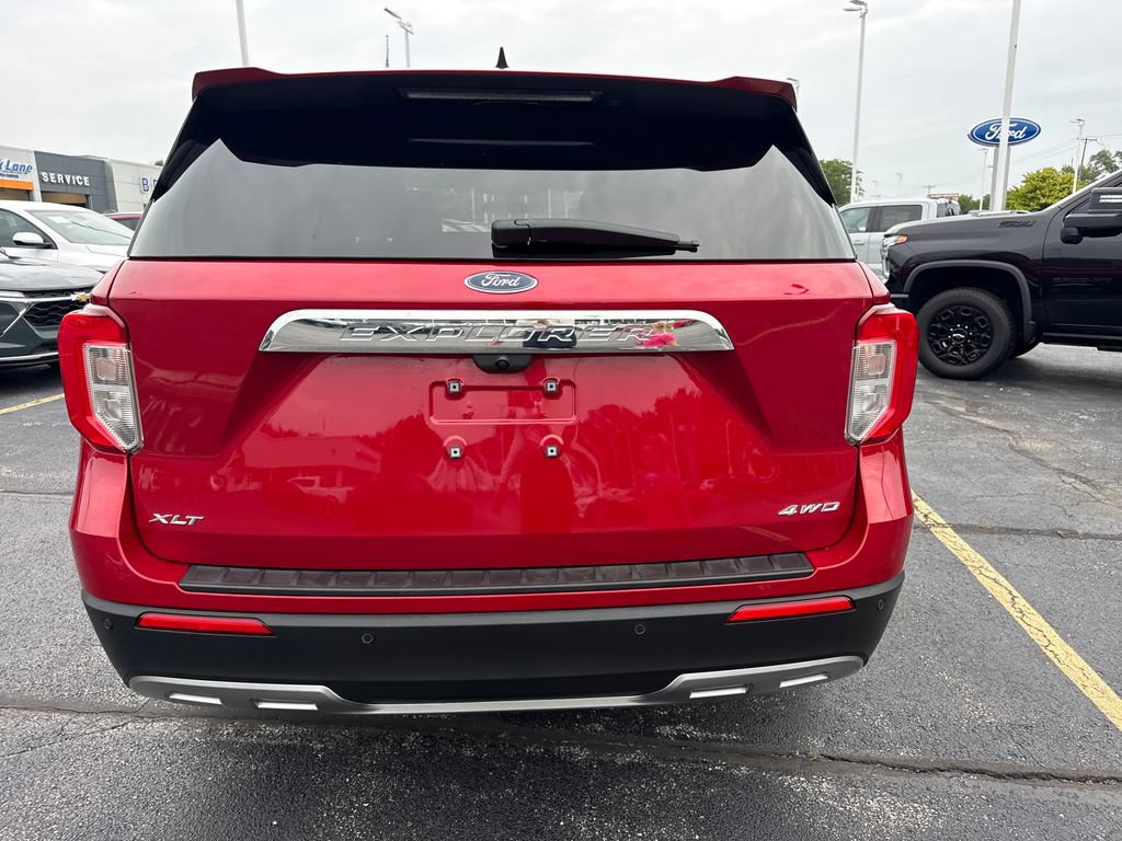 Used 2024 Ford Explorer XLT w/ Equipment Group 202A AWD/4WD image 9