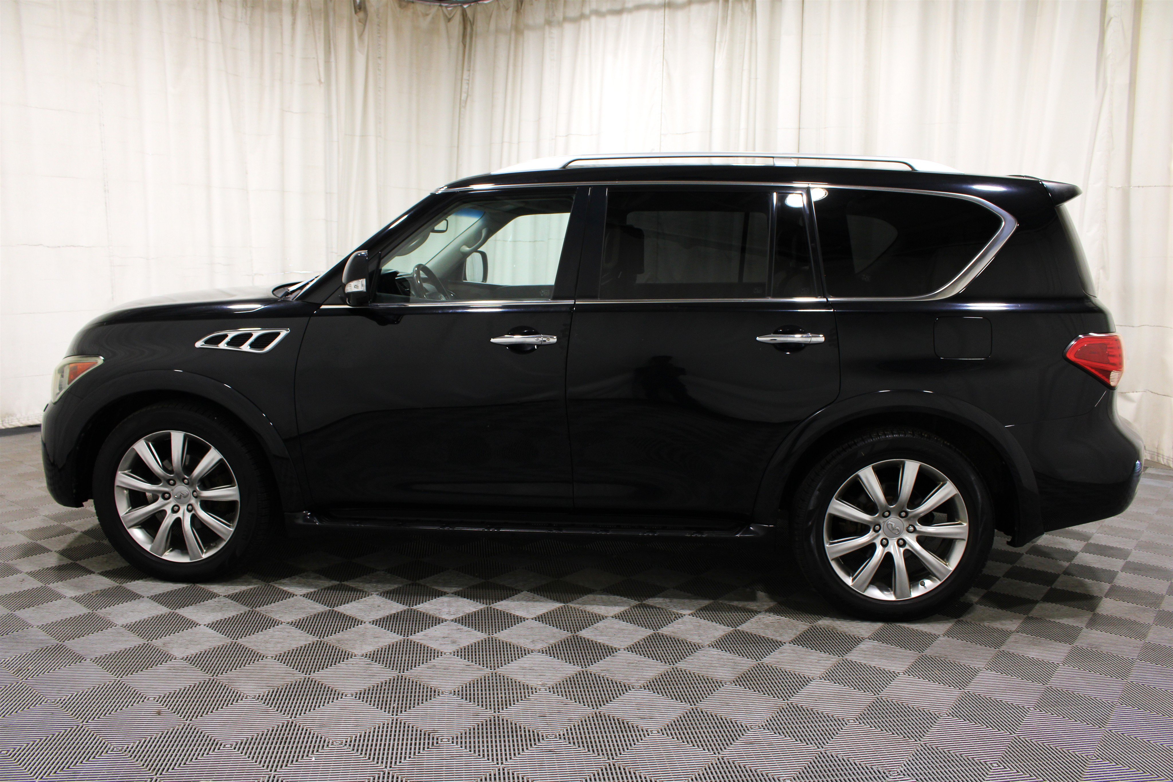 Used 2011 INFINITI QX56 4WD w/ Deluxe Touring Pkg image 38