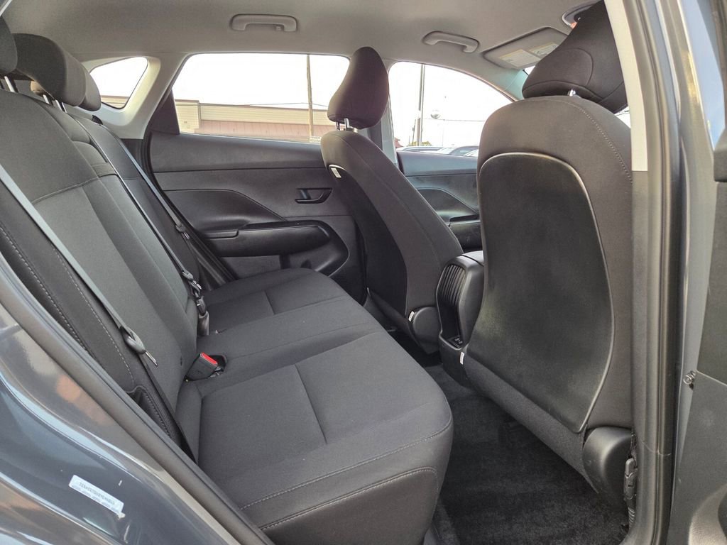 Used 2025 Hyundai Kona SE image 13