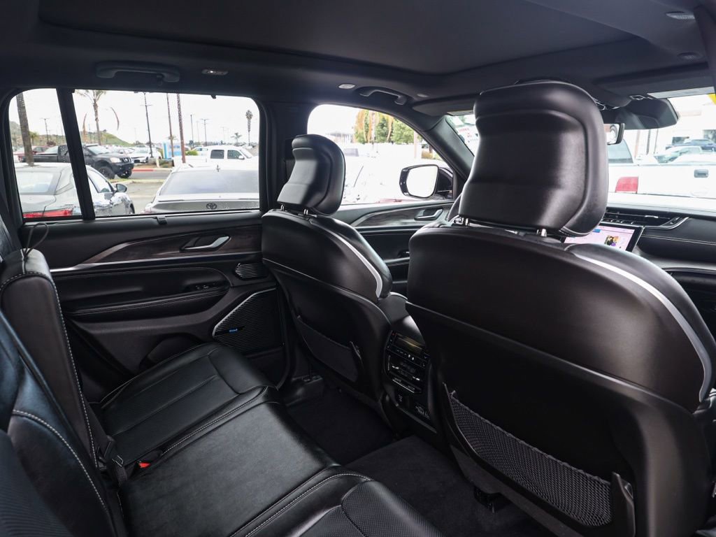 Used 2024 Jeep Grand Cherokee Overland w/ Luxury Tech Group IV image 17