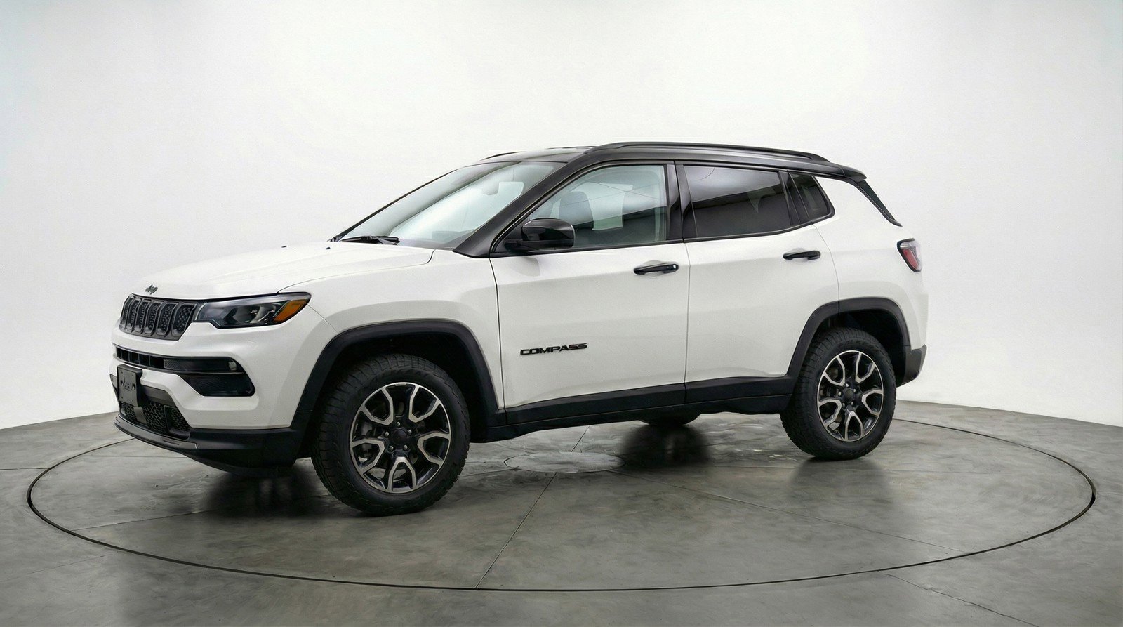Used 2025 Jeep Compass Trailhawk AWD/4WD image 3