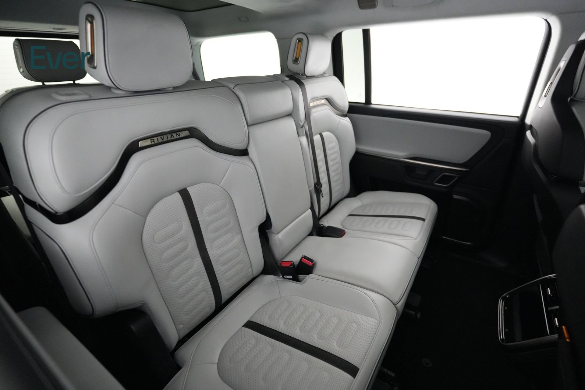 Used 2024 Rivian R1S Adventure image 5