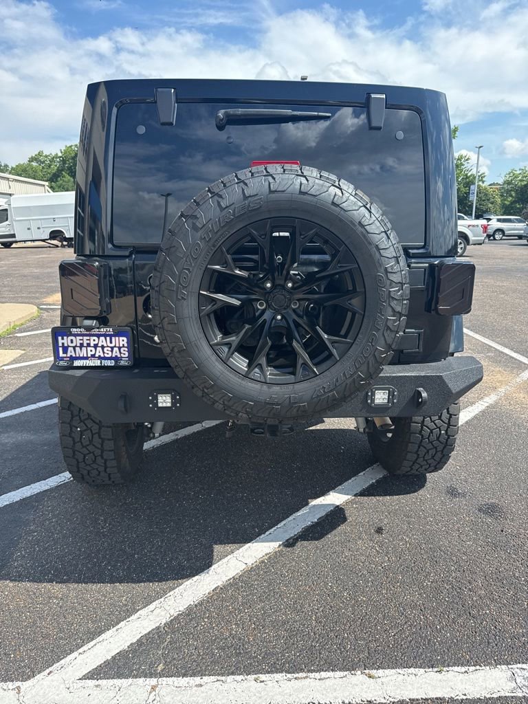 Used 2017 Jeep Wrangler Unlimited Sahara w/ Connectivity Group AWD/4WD image 2
