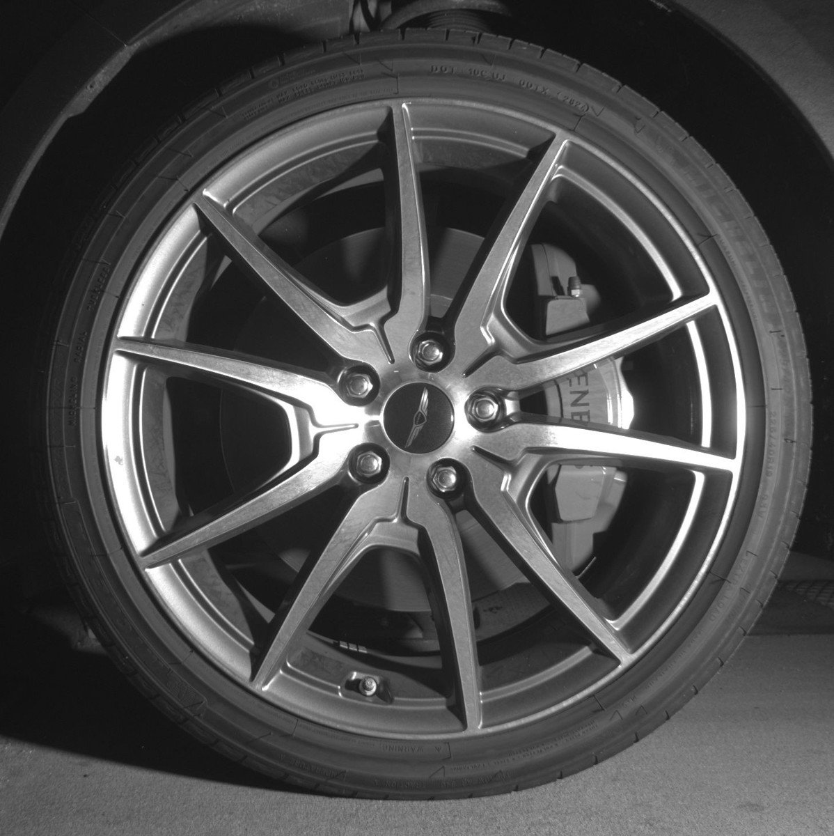 Used 2025 Genesis G70 2.5T image 12