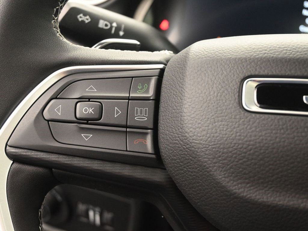 New 2025 Jeep Grand Cherokee L Altitude image 2
