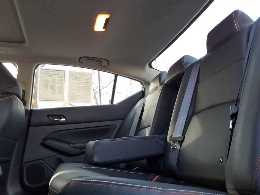 Used 2024 Nissan Altima 2.0 SR image 12