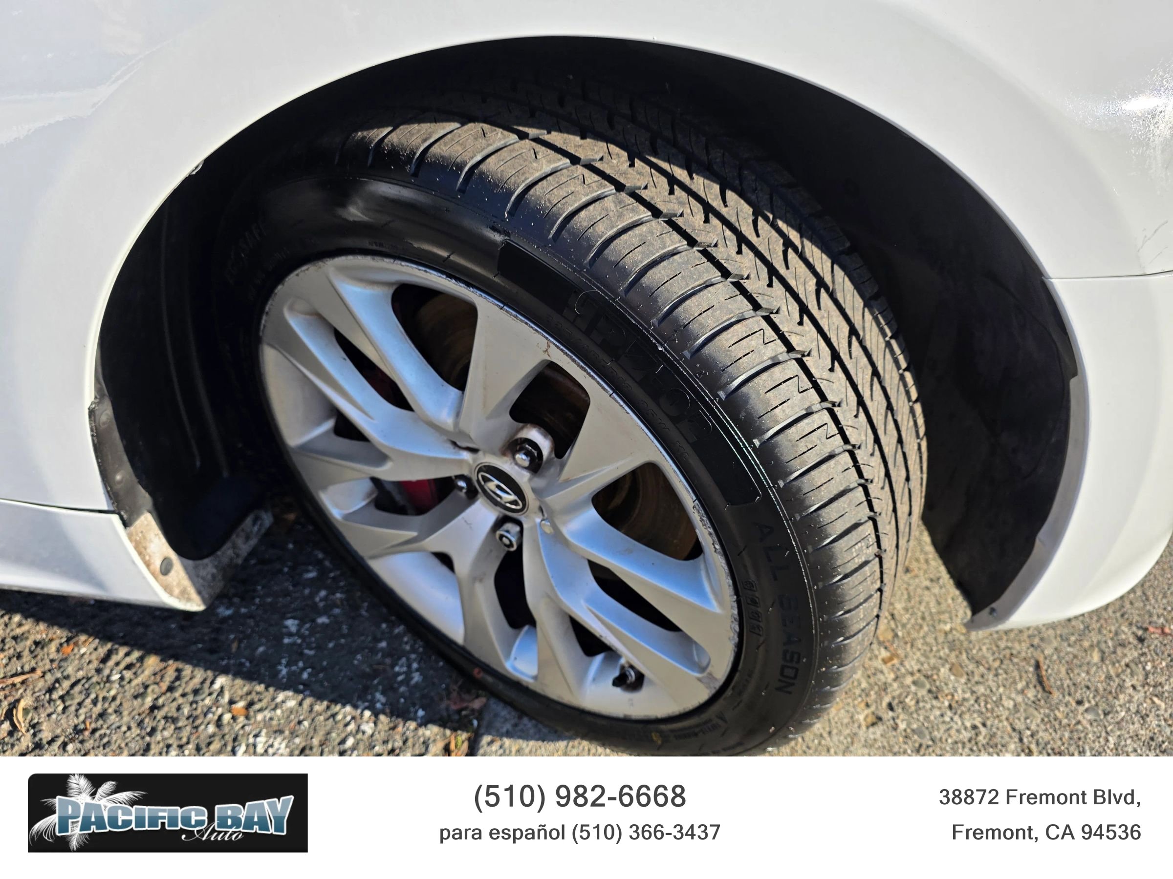 Used 2013 Hyundai Genesis 3.8 image 27