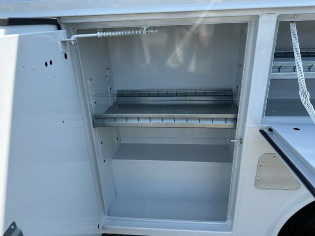 New 2027 Ford E-350 and Econoline 350 Super Duty w/ Interior Upgrade Package RWD image 4