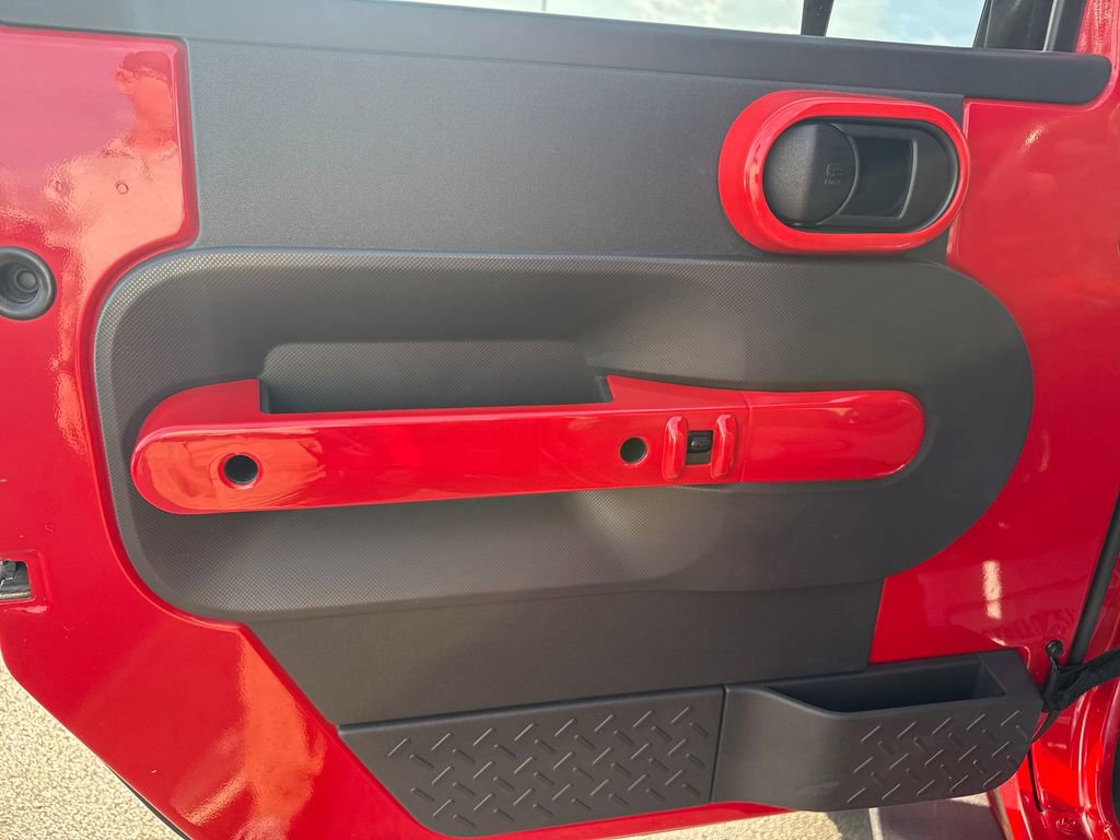 Used 2010 Jeep Wrangler Unlimited Sahara w/ Dual Top Group image 12