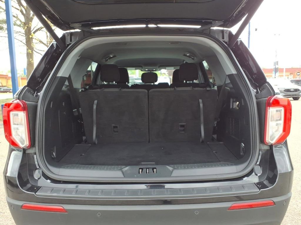 Used 2023 Ford Explorer XLT AWD/4WD image 10