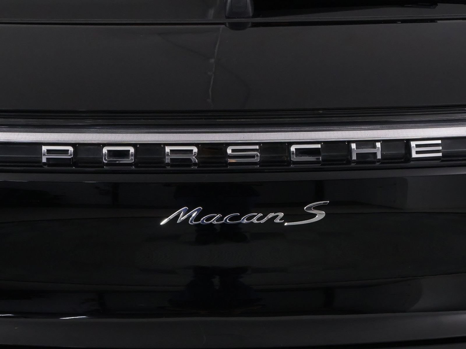 Certified 2024 Porsche Macan S AWD/4WD image 22
