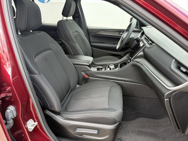 Used 2024 Jeep Grand Cherokee Laredo X AWD/4WD image 26