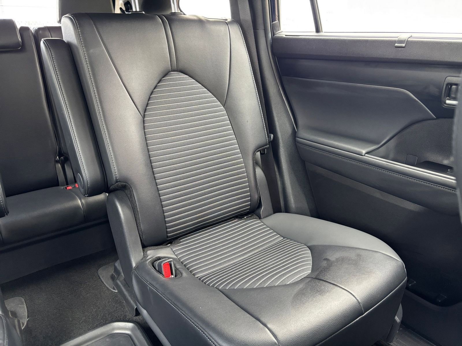 Used 2025 Toyota Highlander XSE AWD/4WD image 40