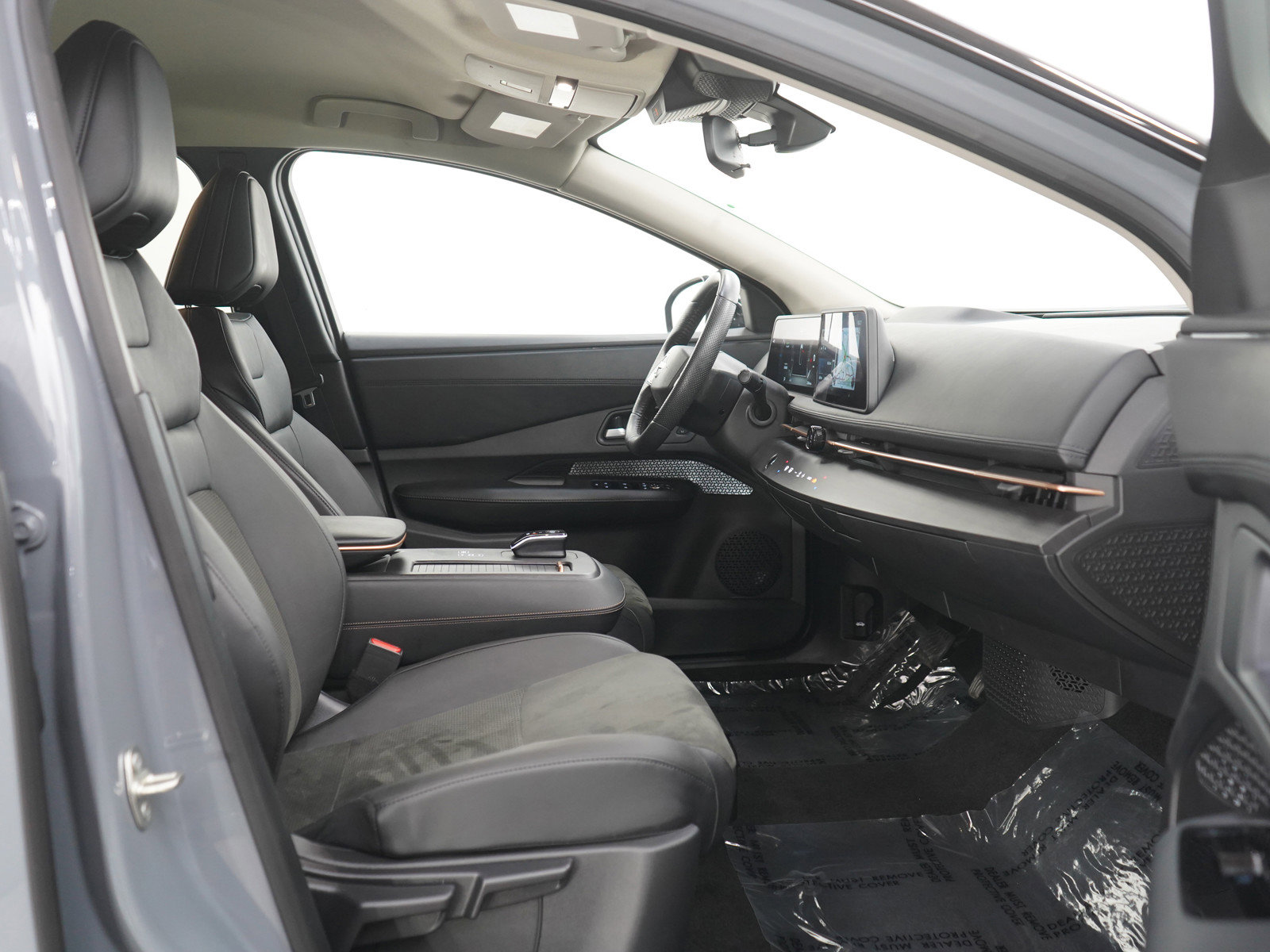 Used 2025 Nissan Ariya AWD image 11