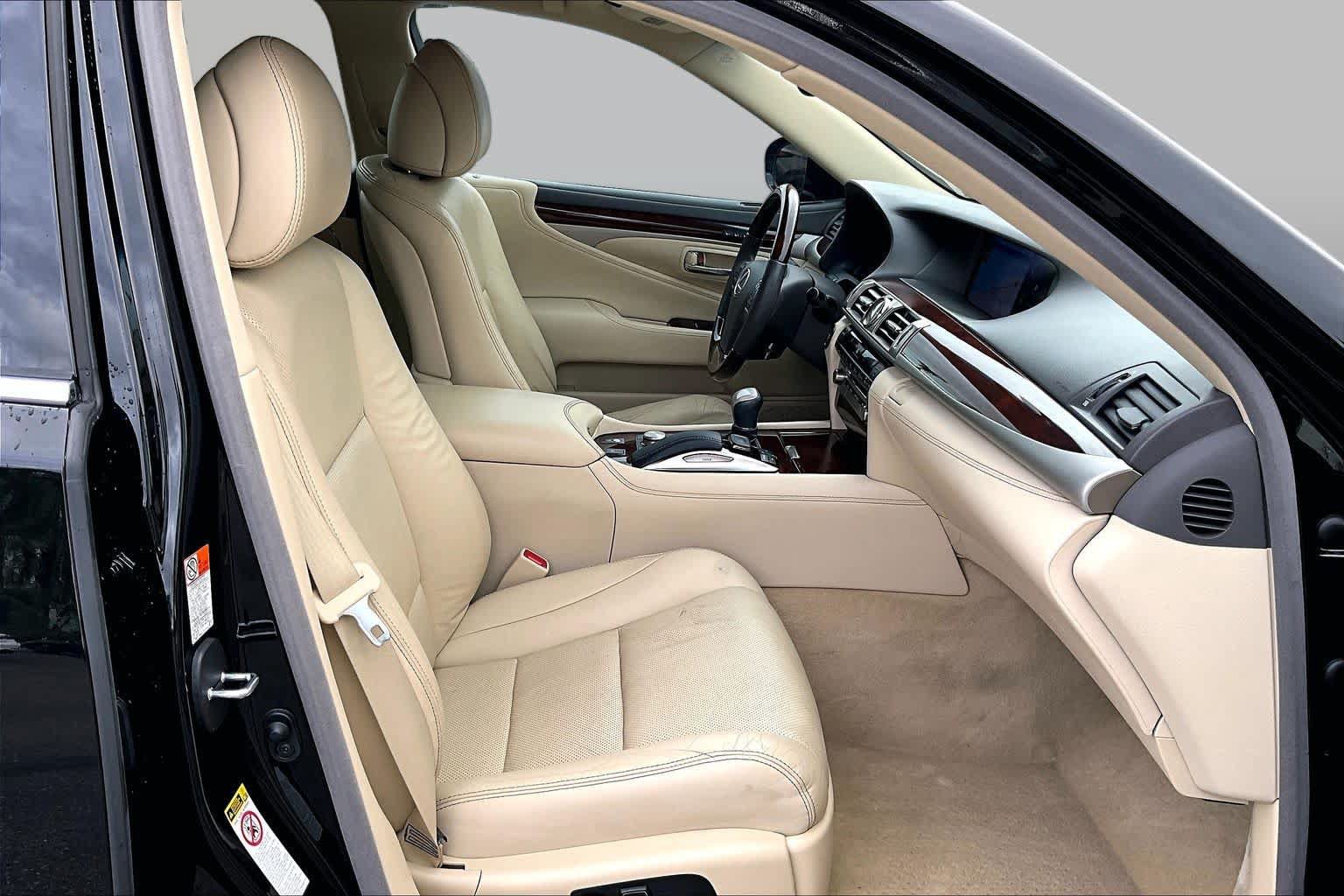 Used 2016 Lexus LS 460 w/ Comfort Package RWD image 8
