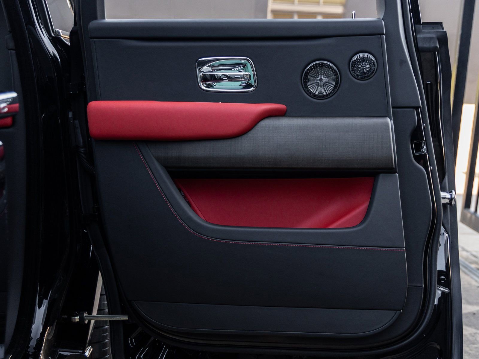 Certified 2025 Rolls-Royce Cullinan image 35