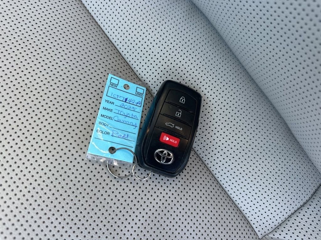 Used 2025 Toyota Camry XLE image 34