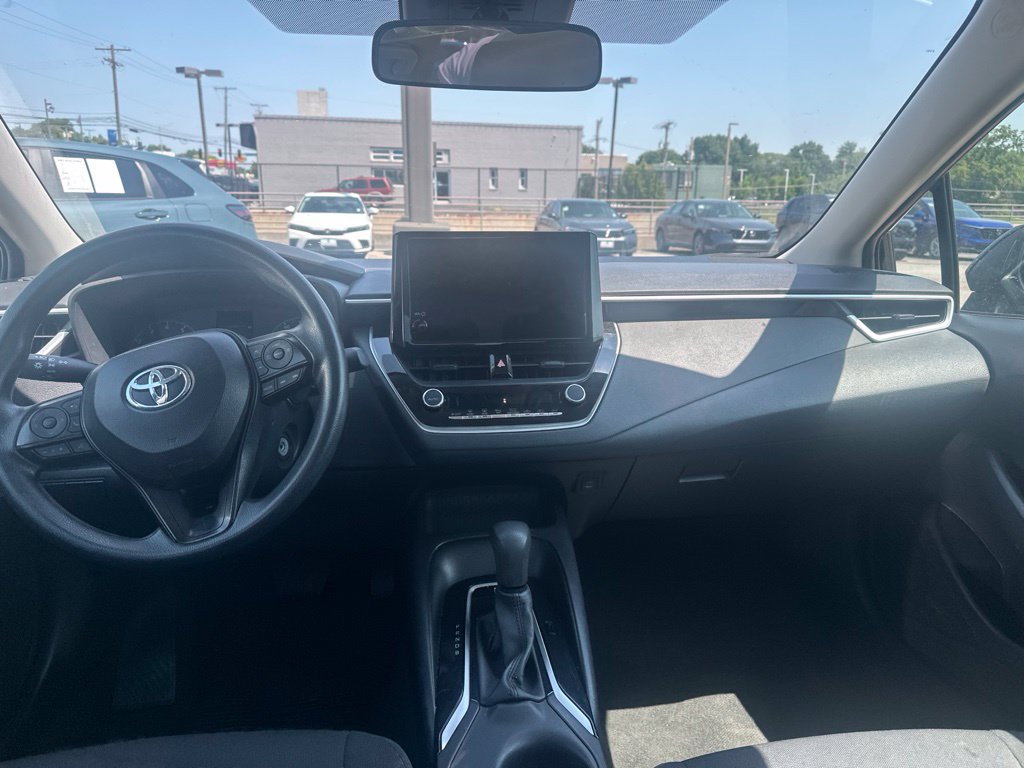 Used 2025 Toyota Corolla LE FWD image 30