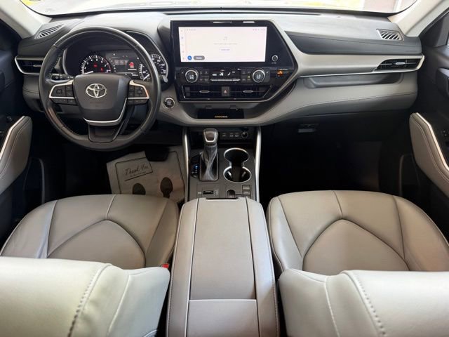 Used 2023 Toyota Highlander XLE FWD image 27