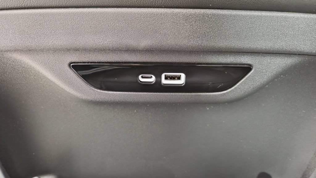 New 2025 Chrysler Pacifica Select w/ Fav Edition Package FWD image 31