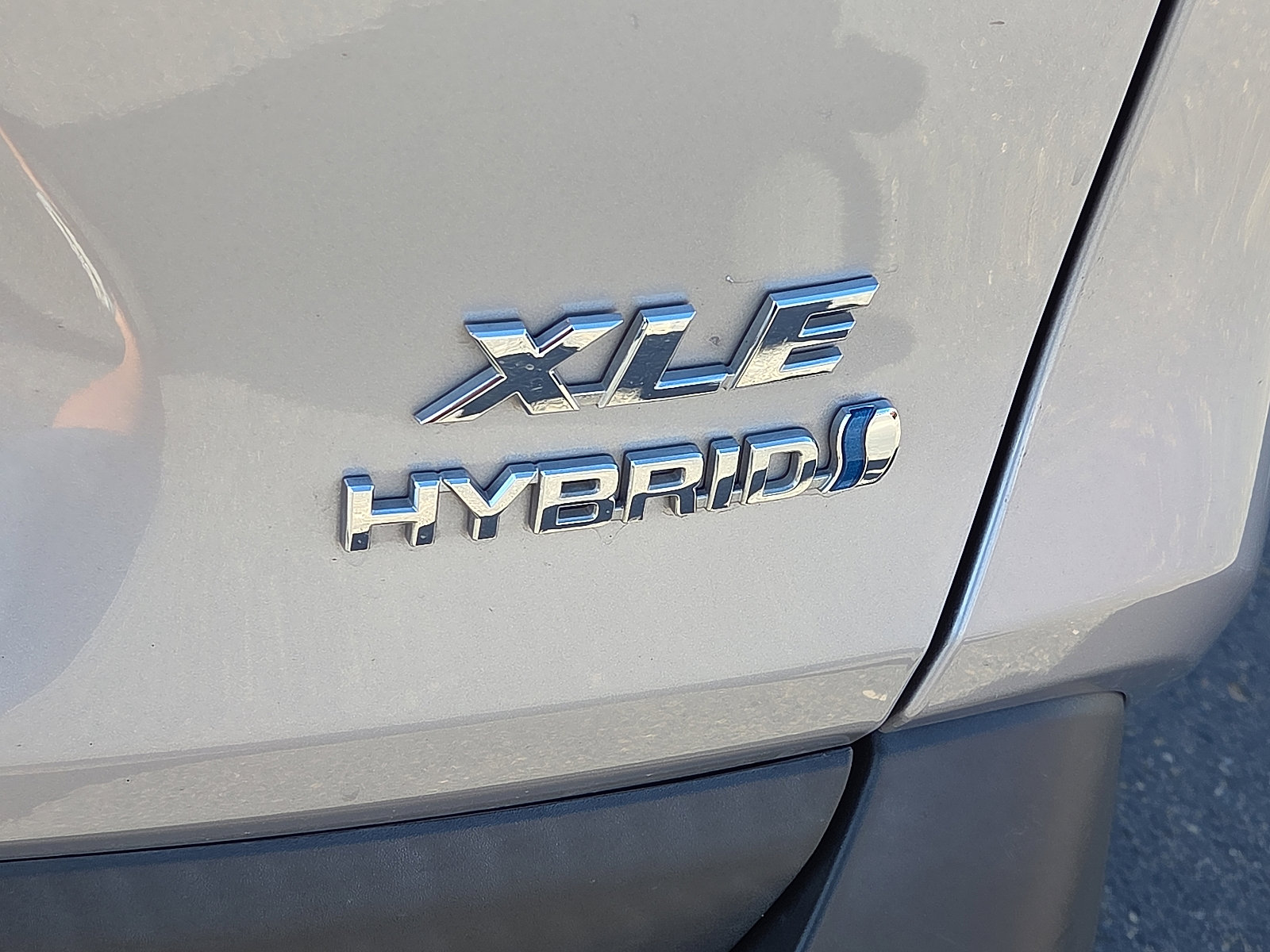 Used 2022 Toyota RAV4 XLE Premium AWD/4WD image 8