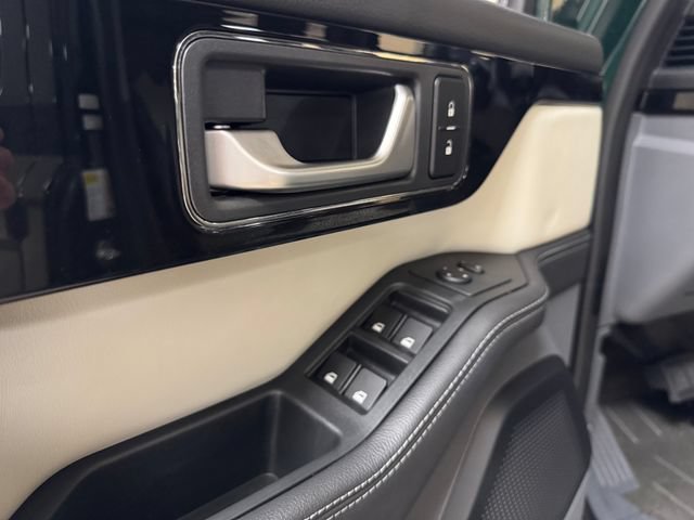 Used 2025 INEOS Grenadier Station Wagon AWD/4WD image 7