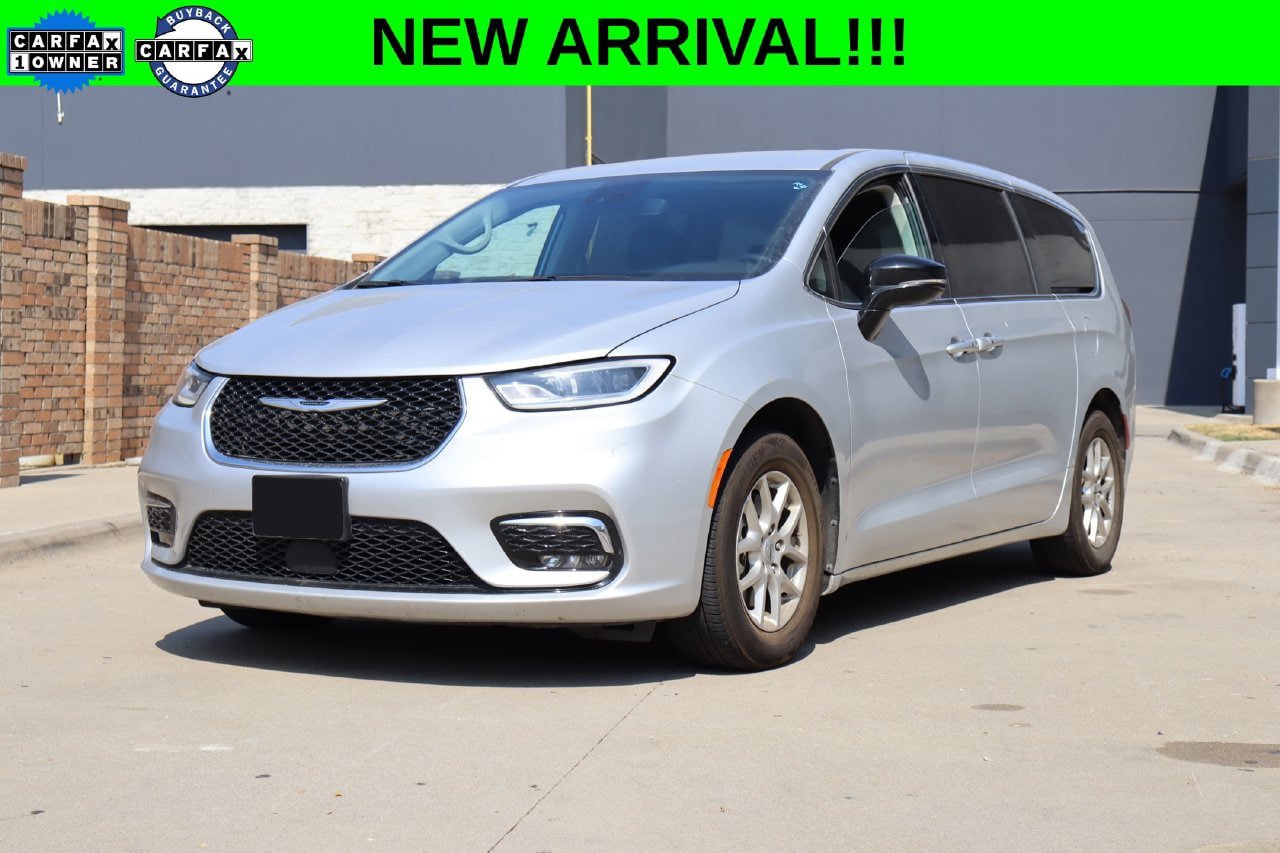 Used 2024 Chrysler Pacifica Touring-L