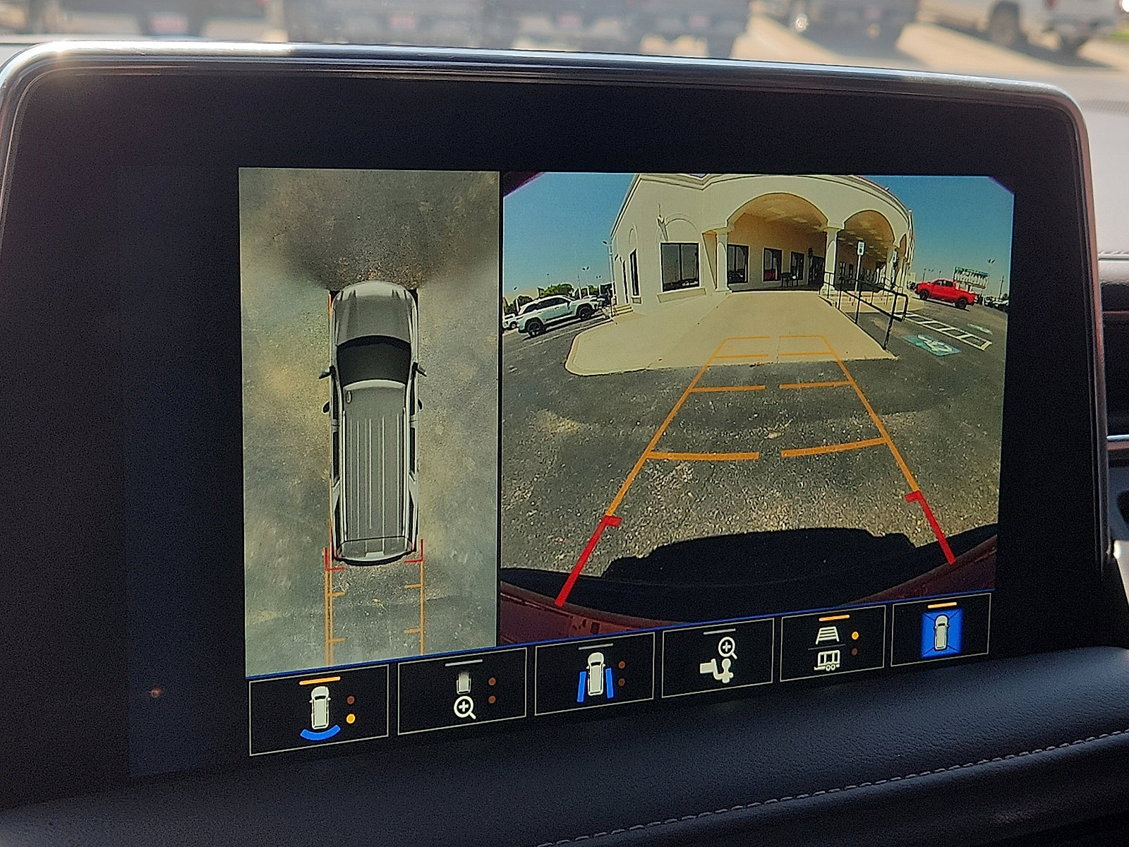 Used 2024 Chevrolet Tahoe Z71 w/ Luxury Package image 13